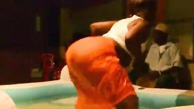 African Big Butt Shake ! with Beautiful Music