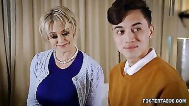 Hot and busty foster mom Dee Williams wants to get pregnant so she asked her new foster son to fuck her pussy and enjoyed their 1 on 1 session. - 1 image