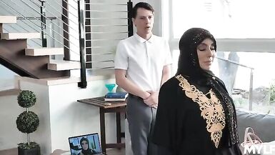 Hot MILF Seduce Nerdy Computer Repairman - 1 image