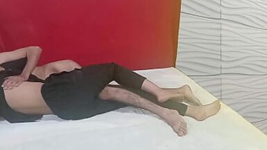 Une femme desi est allée satisfaire le patron de son mari pour obtenir une promotion Épouse désespérée - Final Une belle femme nouvellement mariée - 1 image
