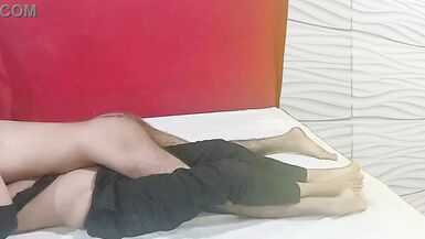 Une femme desi est allée satisfaire le patron de son mari pour obtenir une promotion Épouse désespérée - Final Une belle femme nouvellement mariée - 11 image