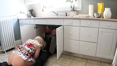 Bored Milf films herself fucking a handyman - 4 image