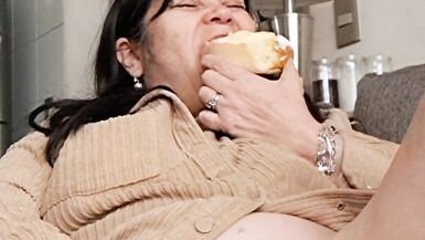 Fucking eating and caressing my vagina, how delicious - 10 image