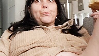 Fucking eating and caressing my vagina, how delicious