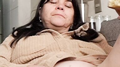 Fucking eating and caressing my vagina, how delicious - 9 image