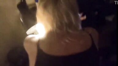 A minha mulher Alexis está impressionada com o seu novo treino abdominal, mas eu estou mais impressionado com a sua bela rata - 4 image