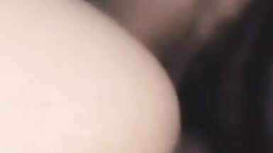 Padosan chhinar bhabi ka juicy chut dekh ke raha nahi gaya. Оттрахали и выебали - 5 image