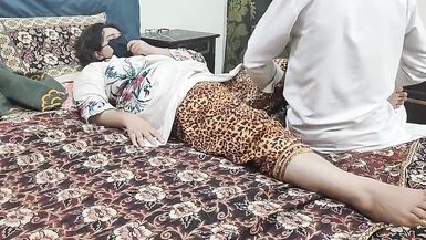 La belle-sœur baisée par son demi-frère à la maison