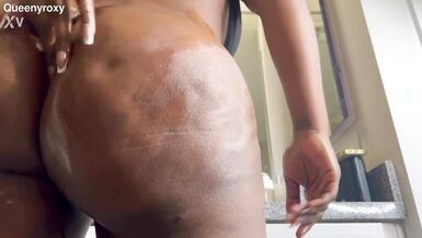 Ebony Oily Ass Clench And Twerk - 4 image