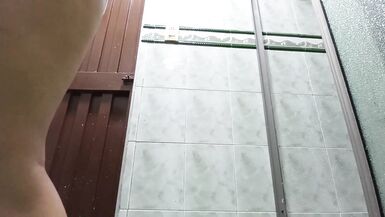 Une caméra amateur filme la belle-mère (Latina) - 10 image