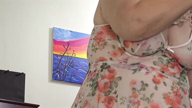 Mulher da limpeza entra na casa de banho e mostra o seu rabo gigante e a sua rata de perto | rabo grande e gordo | mamas grandes naturais milf | mamas grandes mulher madura | rabo enorme gordinha plumper | bbw peituda ssbbw | empregada branca curvilínea g - 2 image