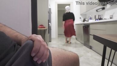 Sorpreso a masturbarsi mentre guarda la mia enorme matrigna Hijab. - 7 image