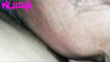 Hier soir, le voisin a vu que je me masturbais et quil me suçait très bien la chatte, alors jai bien sucé sa bite.