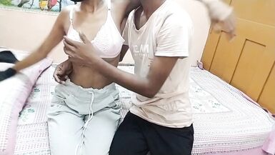 Hintli üvey kız kardeş erkek arkadaşıyla evde gamze ve seks ile anlaşma Hint viral xxx - 2 image