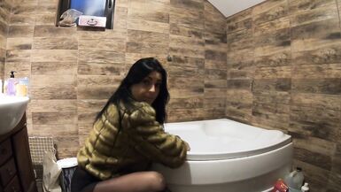 Milfycalla- Pee Play in Bathtub While Wearing a Fur Coat and Pantyhose 198 - 3 image