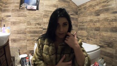 Milfycalla- Pee Play in Bathtub While Wearing a Fur Coat and Pantyhose 198 - 4 image