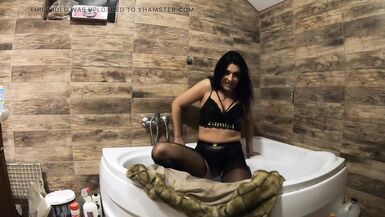 Milfycalla- Pee Play in Bathtub While Wearing a Fur Coat and Pantyhose 198 - 9 image