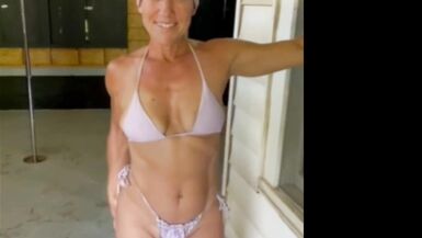 5 Minutes of Hot MILF - 7 image