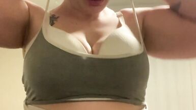 Tetas grandes burlándose de ti