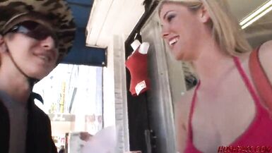 Hot Mom fucks a inexperienced stranger - 3 image