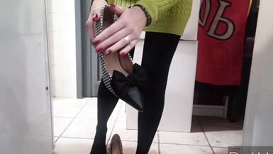 the saleswoman in the room - 11 image