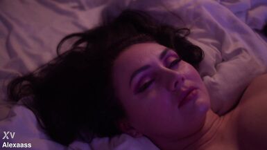 Un mari pervers baise ses filles par voie anale.