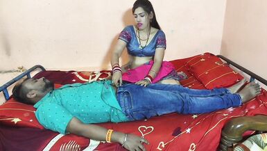 La femme dun homme de Bengale baise avec lami de son mari. - 5 image