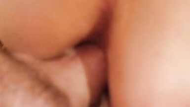 Sexy MILF gets su agradable culo follada y profundo anal creampie POV - 12 image
