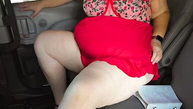 Grande culo succoso grasso bbw ssbbw moglie in auto che si fa sditalinare da un uomo parcheggio pubblico allaperto | upskirt tette enormi donna milf bianca grassoccia in minigonna flash bottino gigante | paffuto hijab musulmano femmina bel vestito sexy |  - 3 image