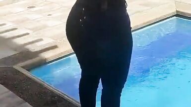 Il figliastro si scopa la matrigna dopo la festa della mamma - 2 image