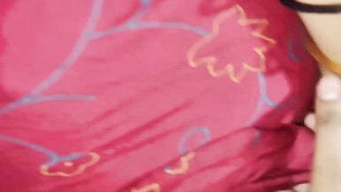 Küçük Hintli üvey kız kardeşim bana masaj yapıyor ve işler ters gidiyor - 10 image