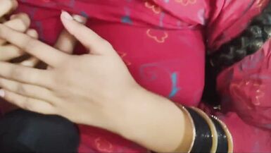 Küçük Hintli üvey kız kardeşim bana masaj yapıyor ve işler ters gidiyor - 13 image