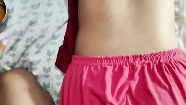 Küçük Hintli üvey kız kardeşim bana masaj yapıyor ve işler ters gidiyor - 3 image