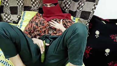 Desi Stepmom in Hijaab Playing With Cucumber - 4 image