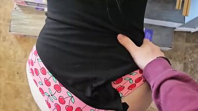 Jadore me faire plier sur la table de la cuisine et me faire baiser - 1 image