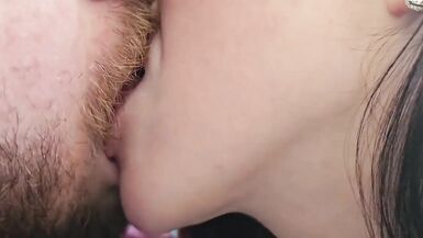 Jadore me faire plier sur la table de la cuisine et me faire baiser - 4 image