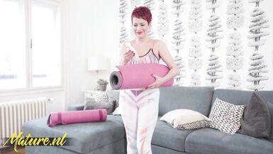 Listruttore di yoga Josh fa la sua magia sulla MILF dalle grandi tette Lisa Pinelli - 2 image