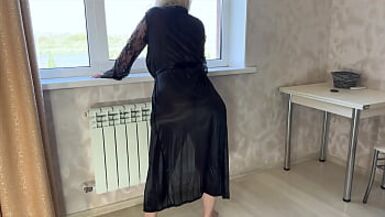 La MILF mature a montré ses gros seins et a fait une fellation pour le sexe anal.