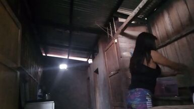 UNE BELLE-MÈRE À FORTE POITRINE PERD SA HONTE ET FAIT UNE VIDÉO PORNO EN DIRECT POUR SON PETIT AMI QUI AVALE DE LÉCUME À LA BOUCHE - 15 image