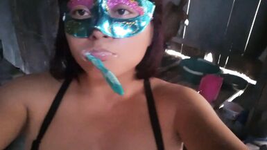 UNE BELLE-MÈRE À FORTE POITRINE PERD SA HONTE ET FAIT UNE VIDÉO PORNO EN DIRECT POUR SON PETIT AMI QUI AVALE DE LÉCUME À LA BOUCHE - 8 image