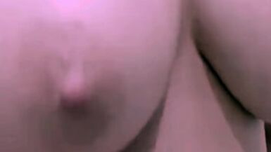 Muhteşem Süt Sağıcılarla Emziren MILF - 1 image