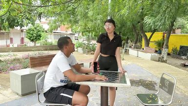 Je me venge de ma meilleure amie avec son ex-petit ami latino. Je linvite à baiser avec son énorme pénis dans la maison de son beau-père jusquà ce que je lui retire son délicieux lait.