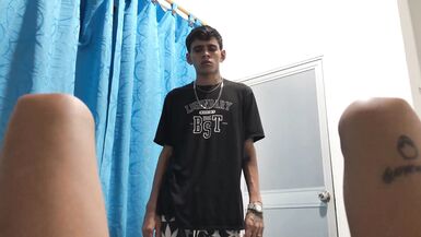 Je découvre ma petite demi-sœur en train de se masturber dans sa chambre et je laide à la baiser - Spanish porn - Russian porn - 5 image
