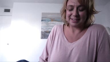 La mère dune amie donne des conseils aux pros du sexe - Brianna Beach - MomComesFirst - Alex Adams