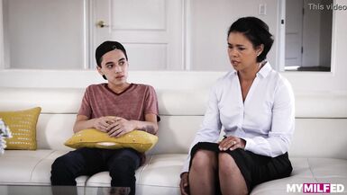 Dana Vespoli En MILFs Stepsons Escena 2 - 5 image