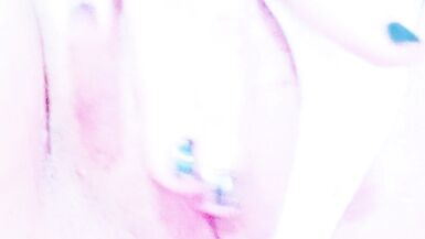 Masturbating my pussy nicely on webcam