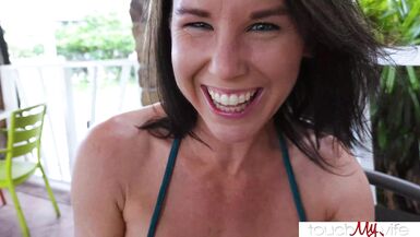 Horny Wifey Gets Wet Over Hung Black Bartender