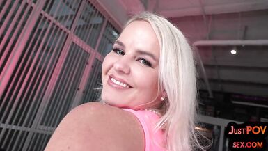 Bigass tetona POV amateur MILF follada mientras habla sucio - 3 image