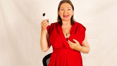 Busty Giantess Oma hat Spaß mit winzigen Step-Grandson - 15 image