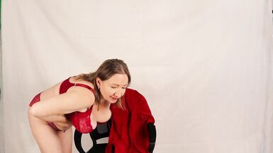 Busty Giantess Oma hat Spaß mit winzigen Step-Grandson - 2 image